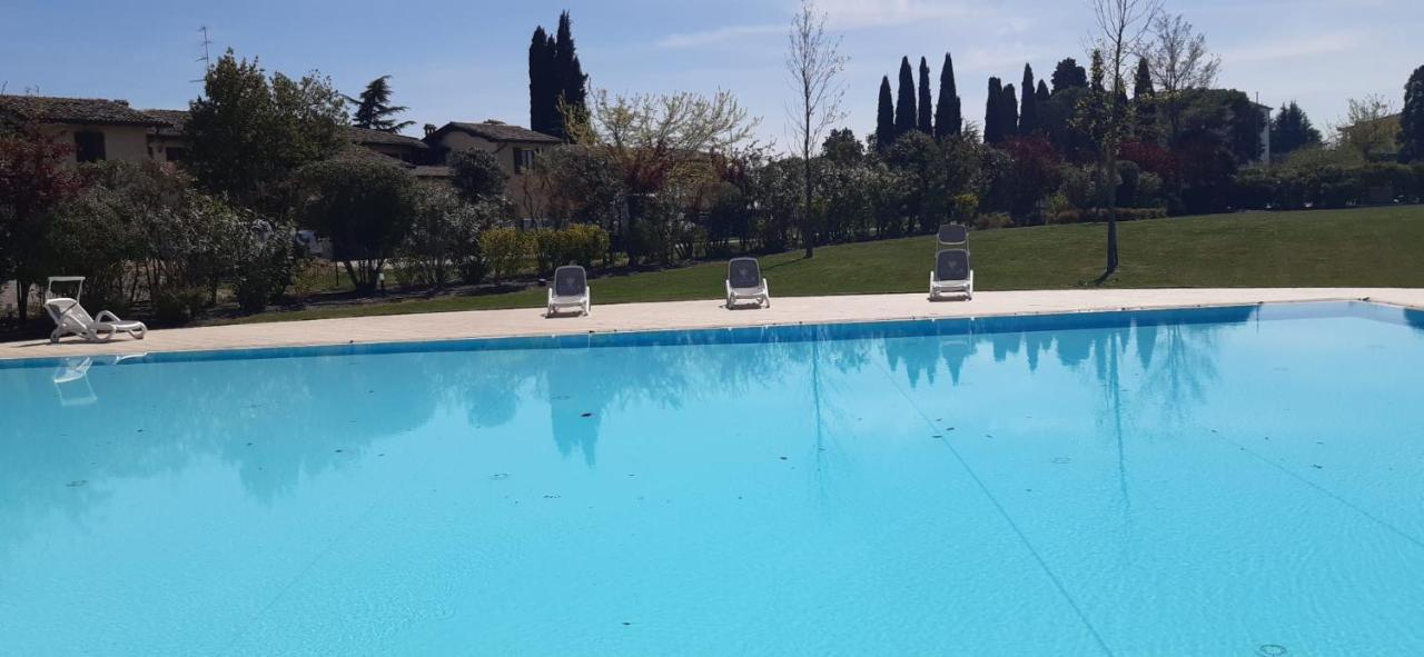 סירמיונה Giulia Luxury Apartment מראה חיצוני תמונה