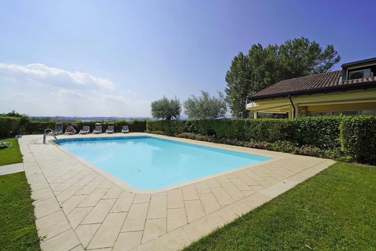 סירמיונה Giulia Luxury Apartment מראה חיצוני תמונה