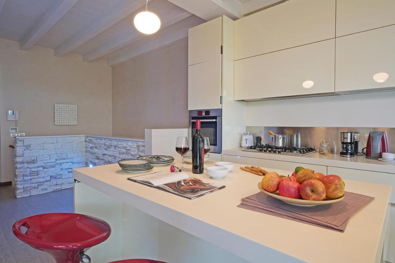 סירמיונה Giulia Luxury Apartment מראה חיצוני תמונה