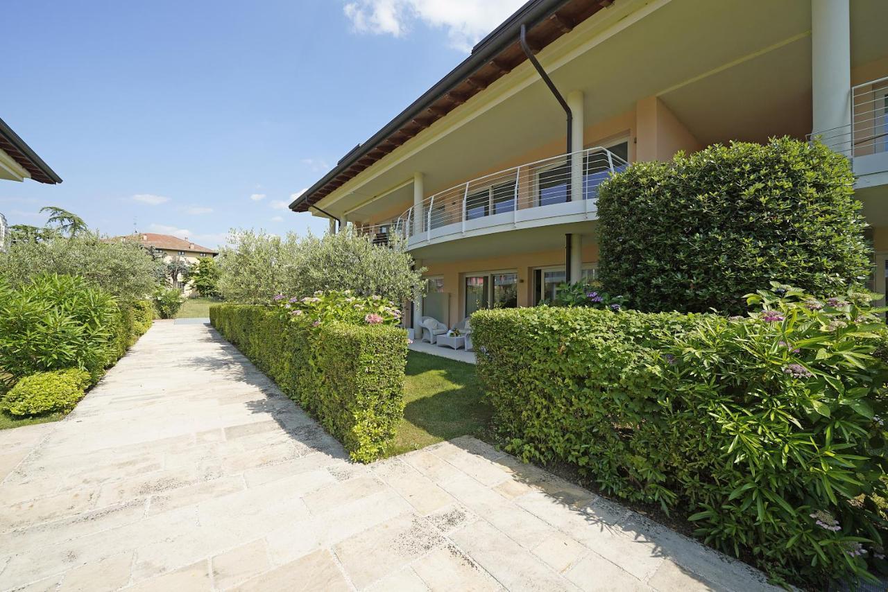 סירמיונה Giulia Luxury Apartment מראה חיצוני תמונה