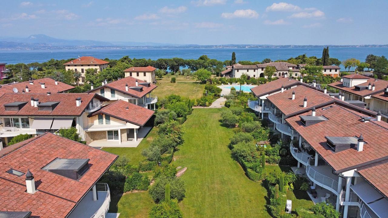 סירמיונה Giulia Luxury Apartment מראה חיצוני תמונה